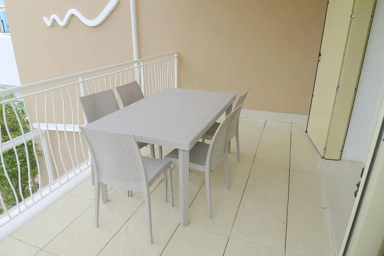 Wave Village Apartments ليدو دي يسولو إيطاليا