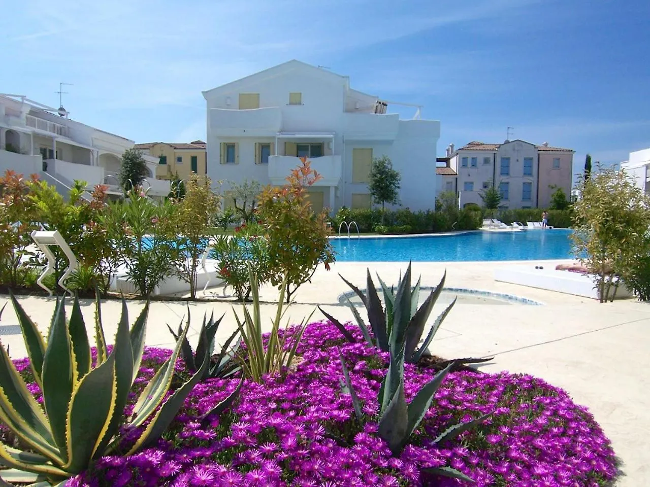 Wave Village Apartments ليدو دي يسولو